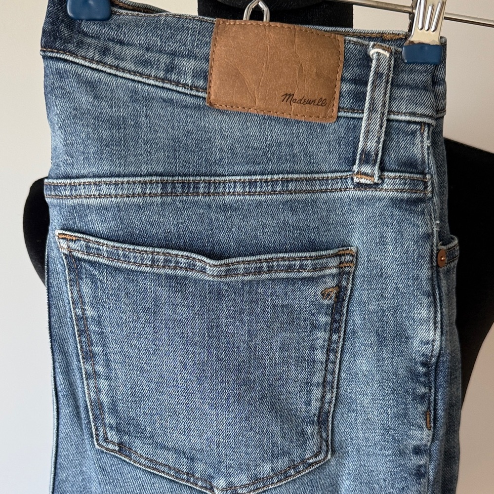 Madewell Women’s Light Blue Slight Flare and Crop